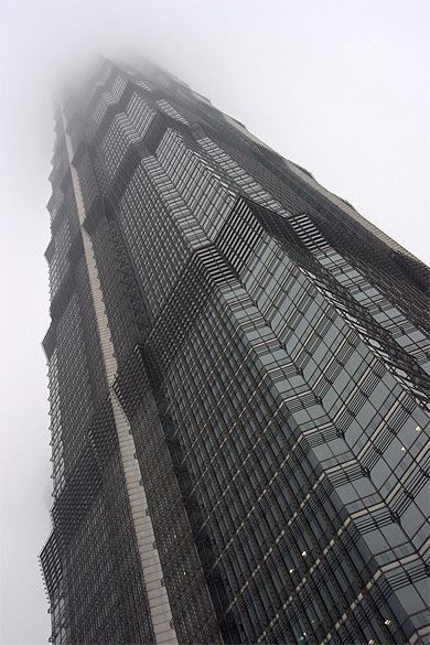 Colosse la t�te dans les nuages