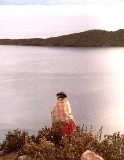 Bolivienne au lac Titicaca