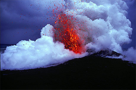 Douloureux mariage de la lave et de l'eau � Hawaii