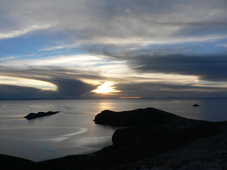 Jeu entre les nuages et et le lac Titicaca