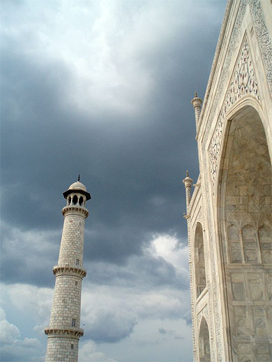 Un c�t� du Taj Mahal