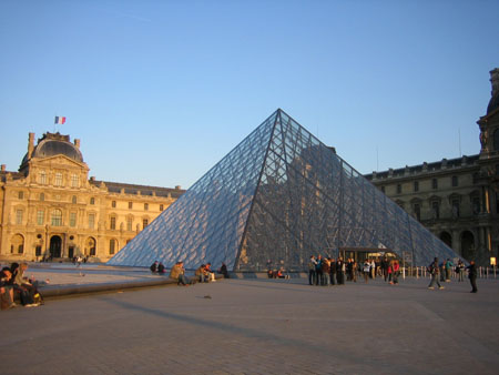 Pyramide du Louvre