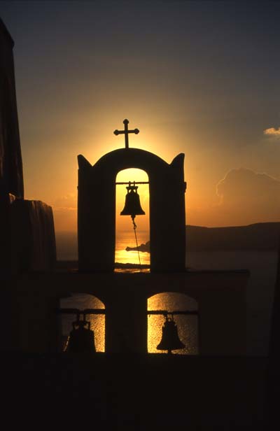 Clocher au soleil couchant