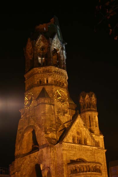 Eglise du souvenir le soir