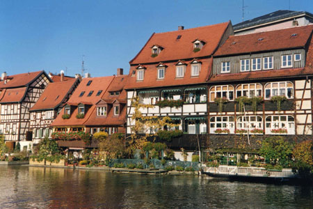 maisons sur le fleuve