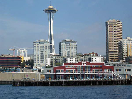 Space Needle avec le Pier 70