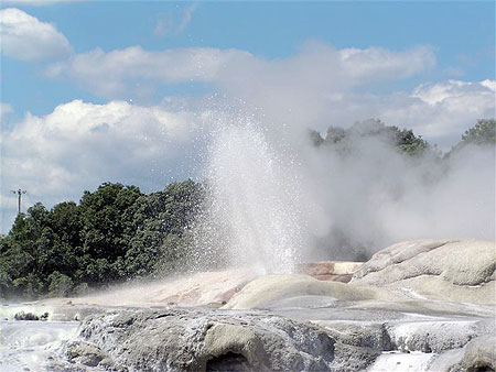 Pohutu geyser