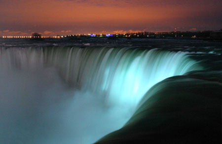 Niagara falls by night