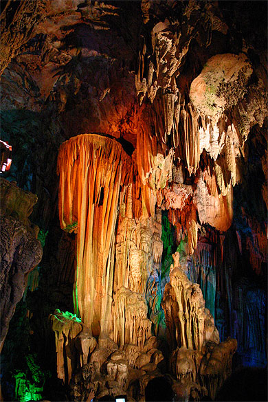 Grotte des fl�tes de roseau