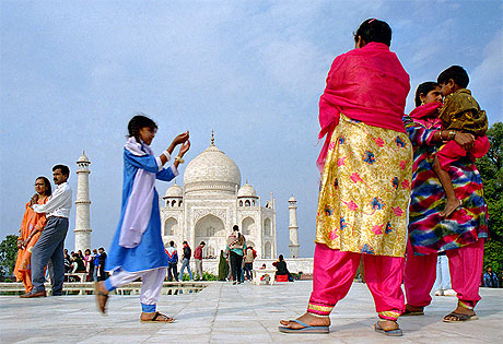 La fille en bleu et le Taj Mahal