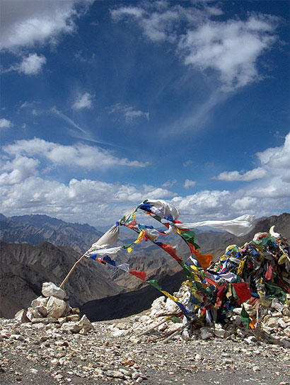 Drapeaux de pri�re entre Lamayuru et Leh