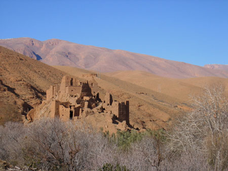 Une vieille kasbah dans la vall�e des Roses