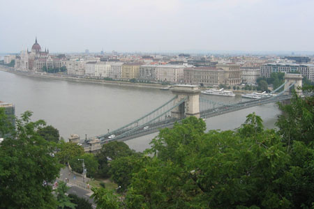 Vue sur le Pont des Cha�nes et le Parlement