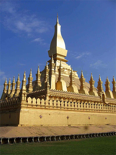Pha That Luang (grand stupa dor�)