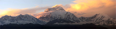 Coucher de soleil sur le massif du Daulaghiri