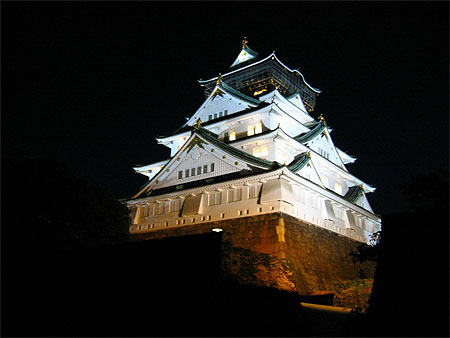 Osaka-jo by night