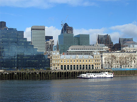 Batiments pr�s de London Bridge