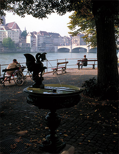 Quai au bord du Rhin