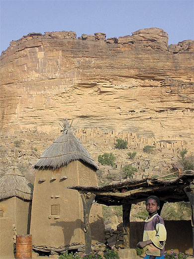 Gar�on devant la Falaise de Bandiagara