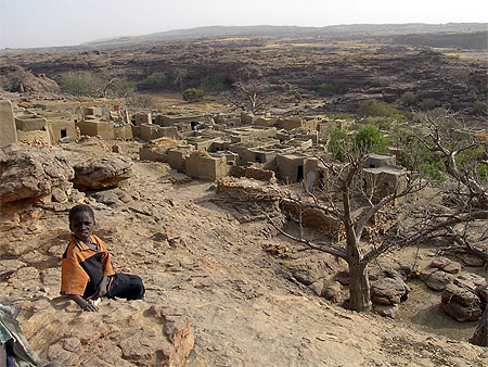 Petit gar�on sur le plateau Dogon