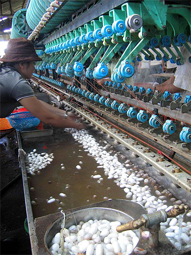 A l'usine...