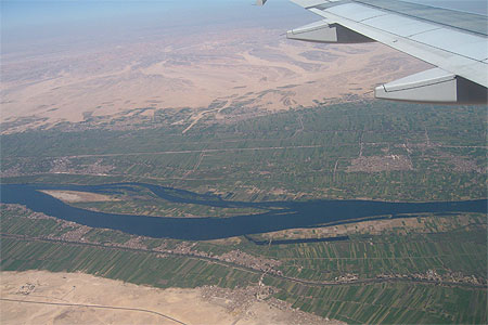 Vue d'avion sur le Nil et les cultures