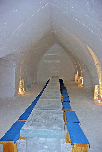 Chapelle, salles de banquet et chambre de glace aux environs d'Ivalo