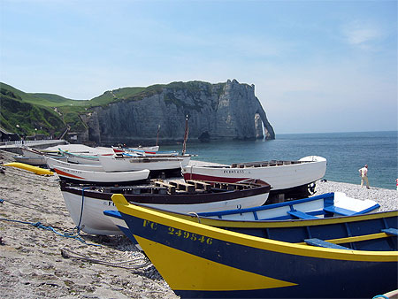 Falaises et barques � Etretat