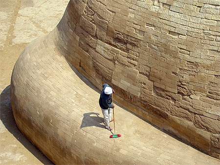 Balayeur au pied du Sphinx