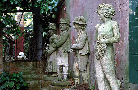Statues 
