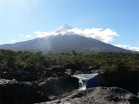 Le Salto Petrohue souligne la beaut� de l'Osorno