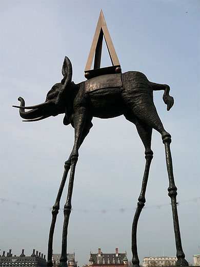 Dali universe