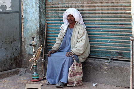Vieil homme sur un march�