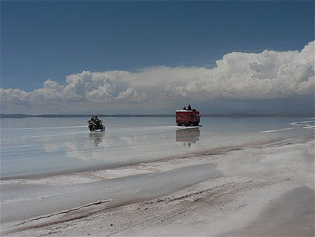 Moyen de transport original sur le salar d'Uyuni