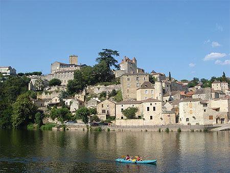 Puy l'Ev�que depuis le pont du Lot