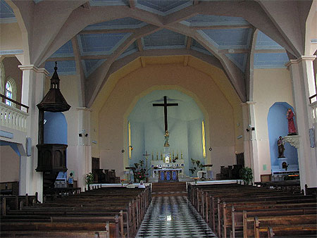 Cilaos interieur de notre de dame des eaux