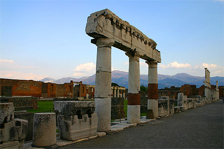  Le Forum