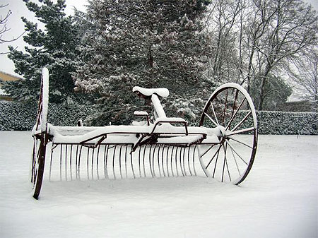 Charrue sous la neige