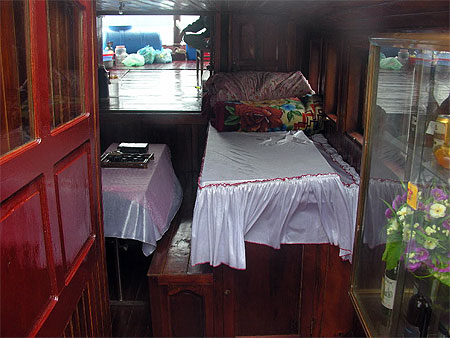 Cabine du bateau de la baie d'Along