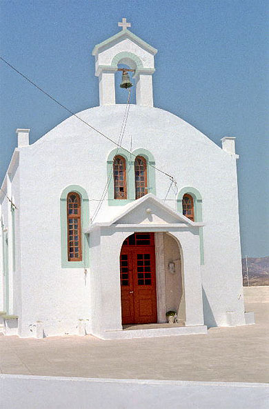 Milos �glise blanche � reliefs bleu