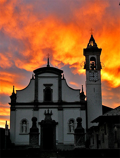 Eglise au coucher du soleil � Zelbio