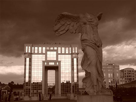 La victoire de Samothrace et l'H�tel de R�gion