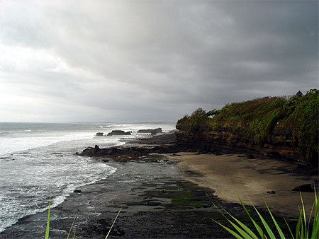 Orage pr�s de Tanah Lot