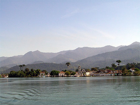 Village de Paraty depuis la baie