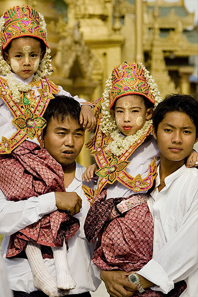 A day in Shwedagon Pagoda