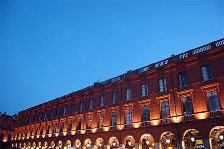 Ciel bleu, ville rose, soir d'�t�!