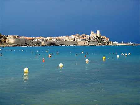 Bain bleu � Antibes