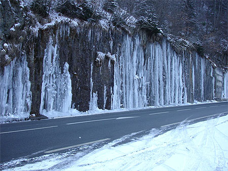 Cascades glass�es dans la mont�e