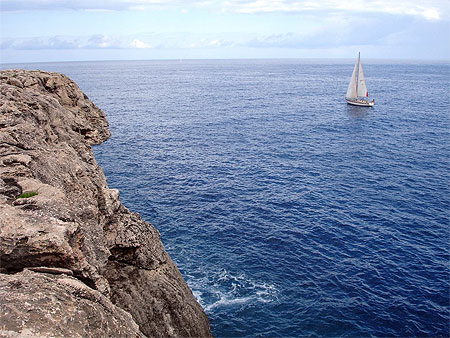 Les falaises rocheuses le long de la c�te de Cala d'Or