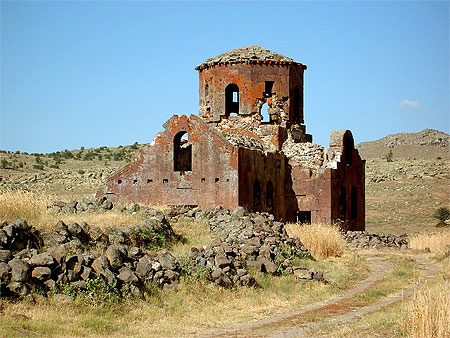 Eglise rouge pr�s de G�selyurt